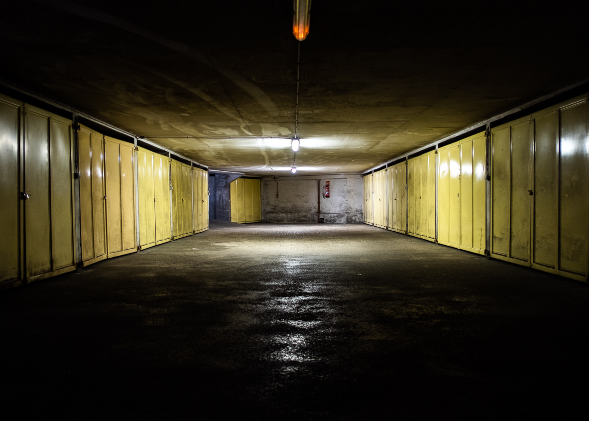 garages jaunes.